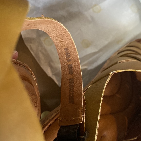 Born Chartreuse Fig yellow leather sandals - Picture 8 of 8